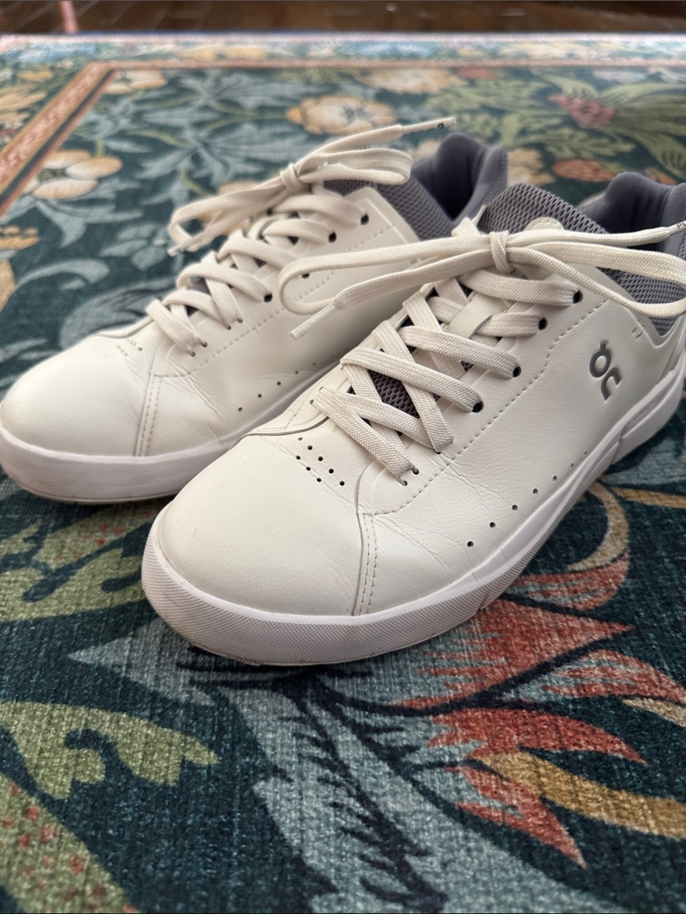 On Running Roger Advantage White Low-Top Sneakers
